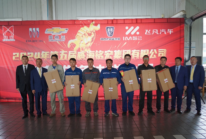 各分公司領導崔毅、孫春光、尹學亮、孫大明為鼓勵獎頒獎_副本.jpg 各分公司領導崔毅、孫春光、尹學亮、孫大明為鼓勵獎頒獎_副本.jpg